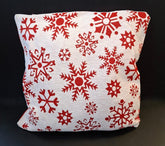 Pernă decorativă crem cu fulgi roșii - 45x45cm